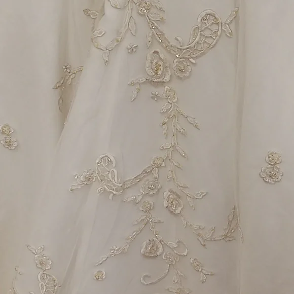 SOLD Forever yours size 4 wedding gown - Picture 7 of 11